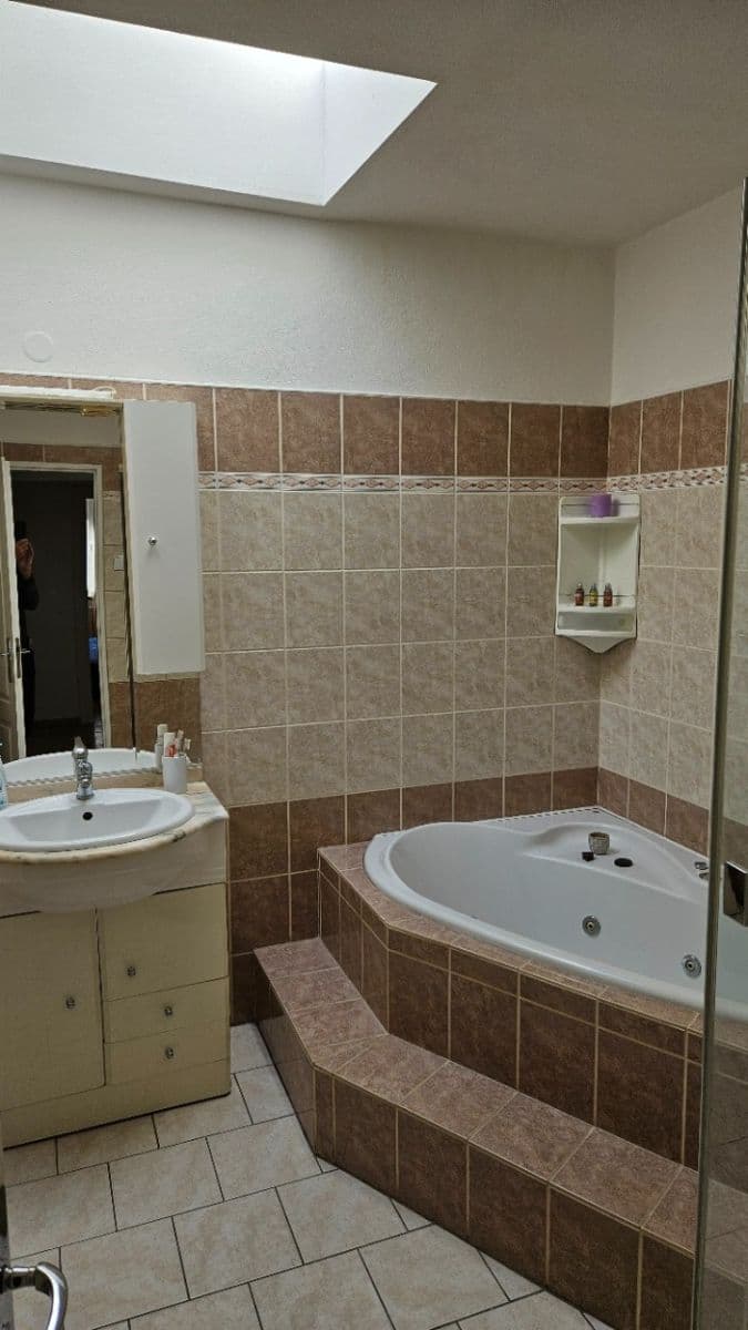 Pronájem bytu 5+1 120 m², U Bažantnice, Poděbrady, Středočeský kraj Pronájem bytu 5+1 120 m², U Bažantnice, Poděbrady, Středočeský kraj