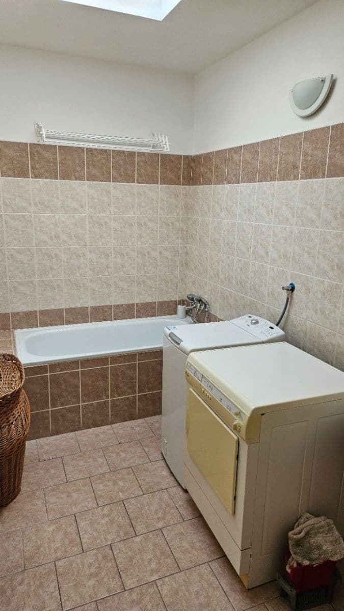 Pronájem bytu 5+1 120 m², U Bažantnice, Poděbrady, Středočeský kraj Pronájem bytu 5+1 120 m², U Bažantnice, Poděbrady, Středočeský kraj