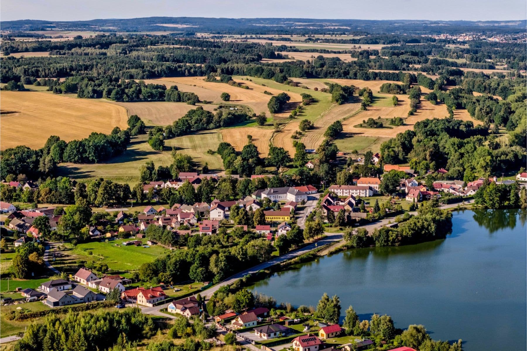 Prodej pozemku 2.102 m², Lásenice, Jihočeský kraj Prodej pozemku 2.102 m², Lásenice, Jihočeský kraj