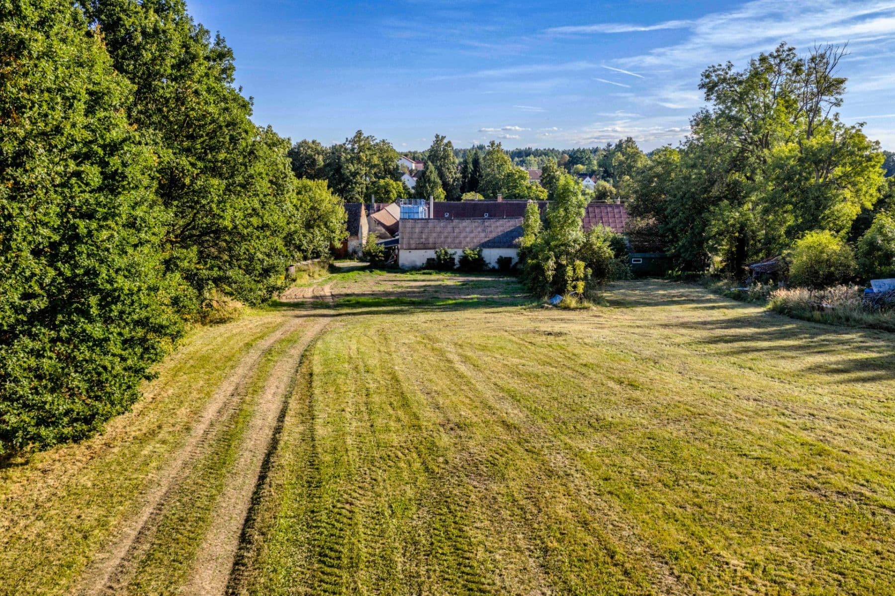 Prodej pozemku 2.102 m², Lásenice, Jihočeský kraj Prodej pozemku 2.102 m², Lásenice, Jihočeský kraj