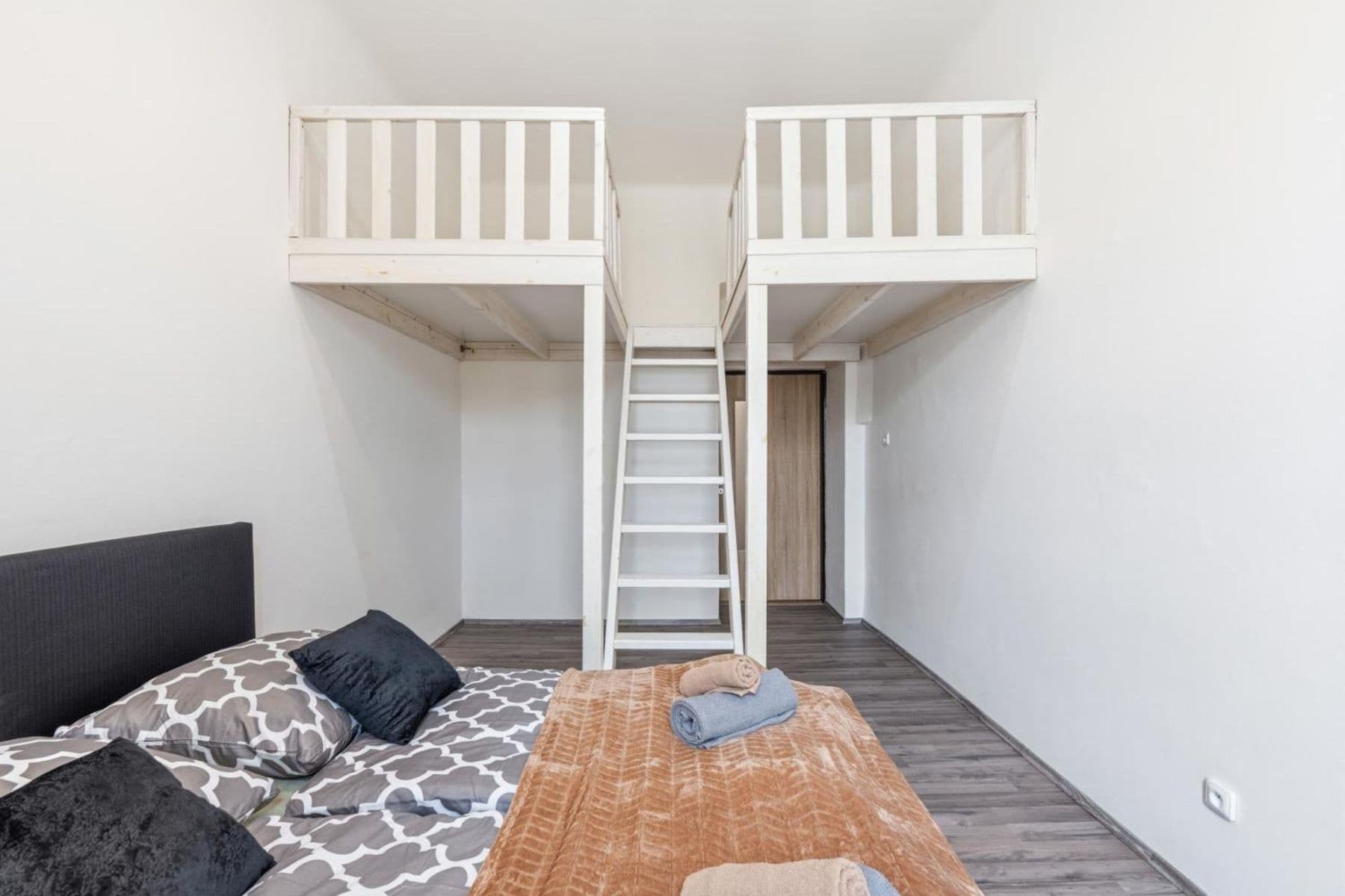 Pronájem bytu 154 m², Zborovská, Praha, Praha Pronájem bytu 154 m², Zborovská, Praha, Praha