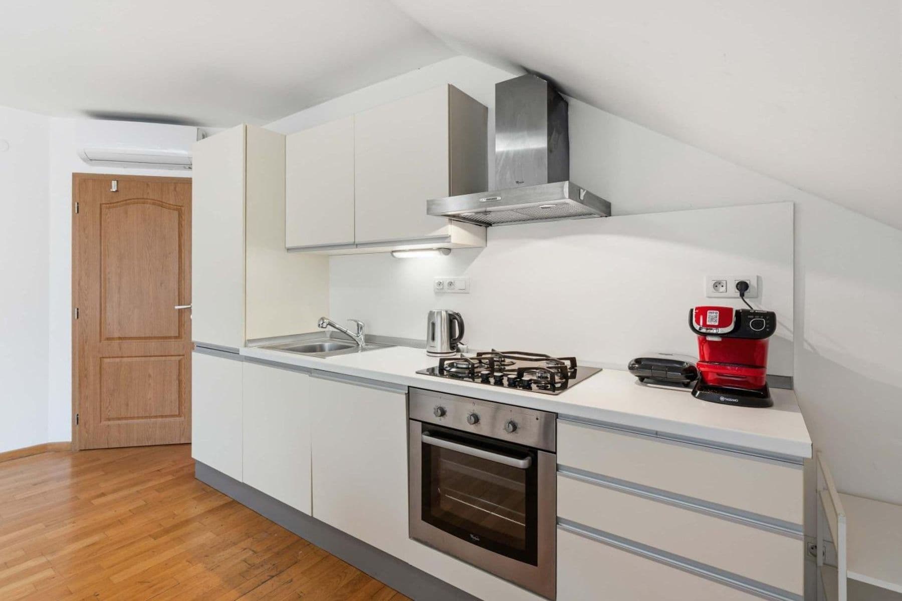 Pronájem bytu 180 m², Zborovská, Praha, Praha Pronájem bytu 180 m², Zborovská, Praha, Praha