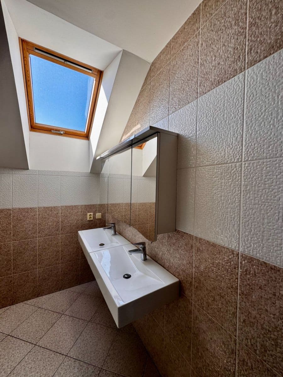 Pronájem bytu 3+kk 75 m², Semilská, Praha, Praha Pronájem bytu 3+kk 75 m², Semilská, Praha, Praha