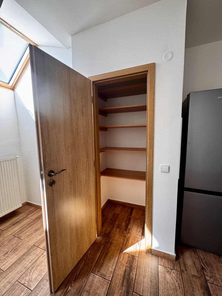 Pronájem bytu 3+kk 75 m², Semilská, Praha, Praha Pronájem bytu 3+kk 75 m², Semilská, Praha, Praha