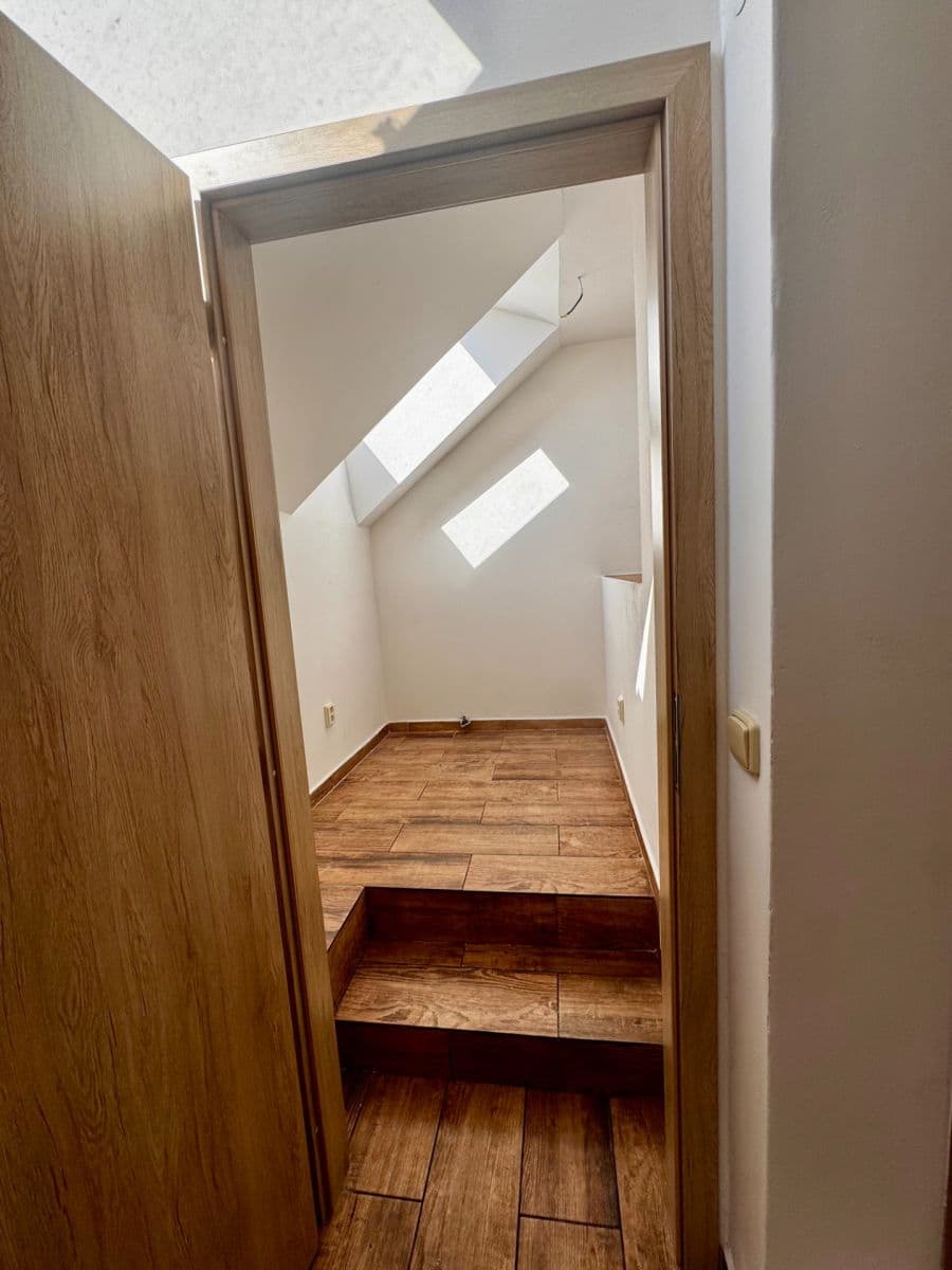 Pronájem bytu 3+kk 75 m², Semilská, Praha, Praha Pronájem bytu 3+kk 75 m², Semilská, Praha, Praha