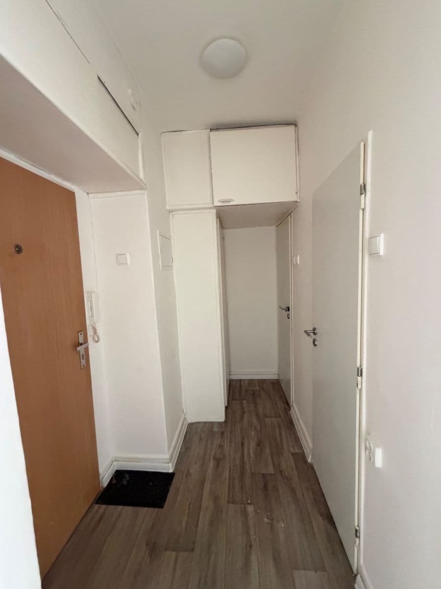 Pronájem bytu 1+1 36 m², Palackého náměstí, Karlovy Vary, Karlovarský kraj Pronájem bytu 1+1 36 m², Palackého náměstí, Karlovy Vary, Karlovarský kraj