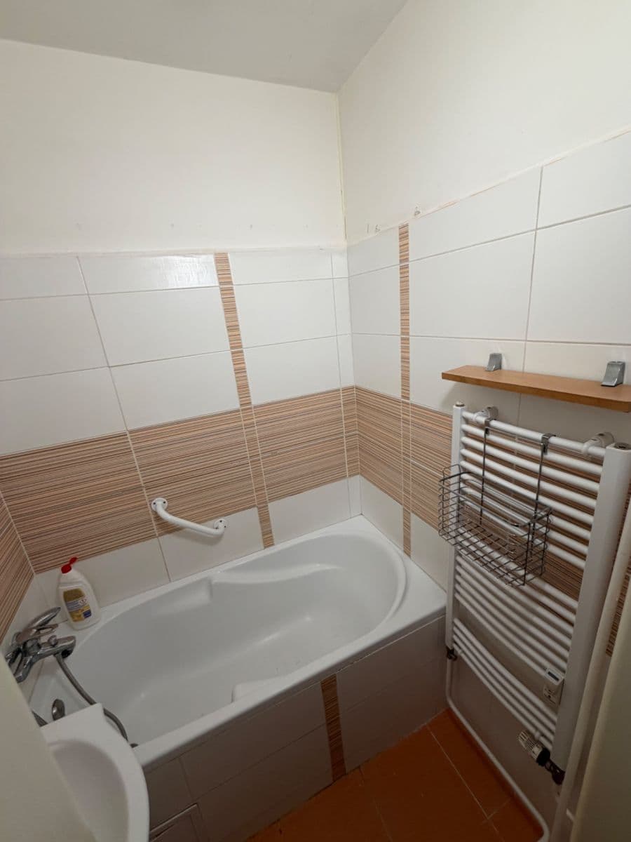 Pronájem bytu 1+1 36 m², Palackého náměstí, Karlovy Vary, Karlovarský kraj Pronájem bytu 1+1 36 m², Palackého náměstí, Karlovy Vary, Karlovarský kraj