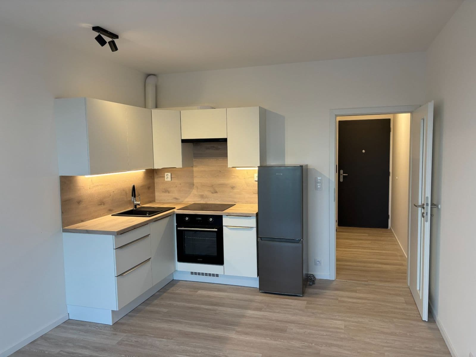 Pronájem bytu 1+kk 28 m², Mladoboleslavská, Praha, Praha Pronájem bytu 1+kk 28 m², Mladoboleslavská, Praha, Praha