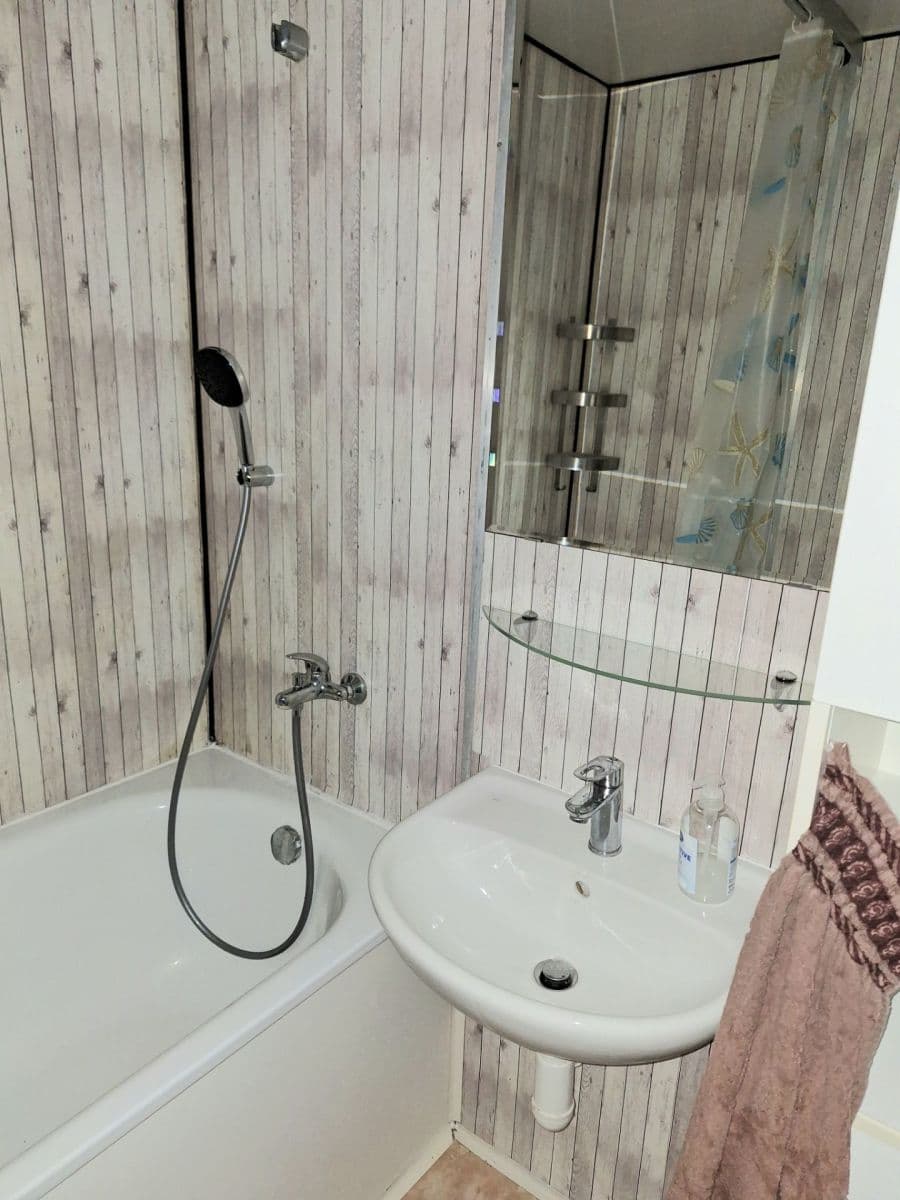 Pronájem bytu 3+1 70 m², Frýdecká, Praha, Praha Pronájem bytu 3+1 70 m², Frýdecká, Praha, Praha