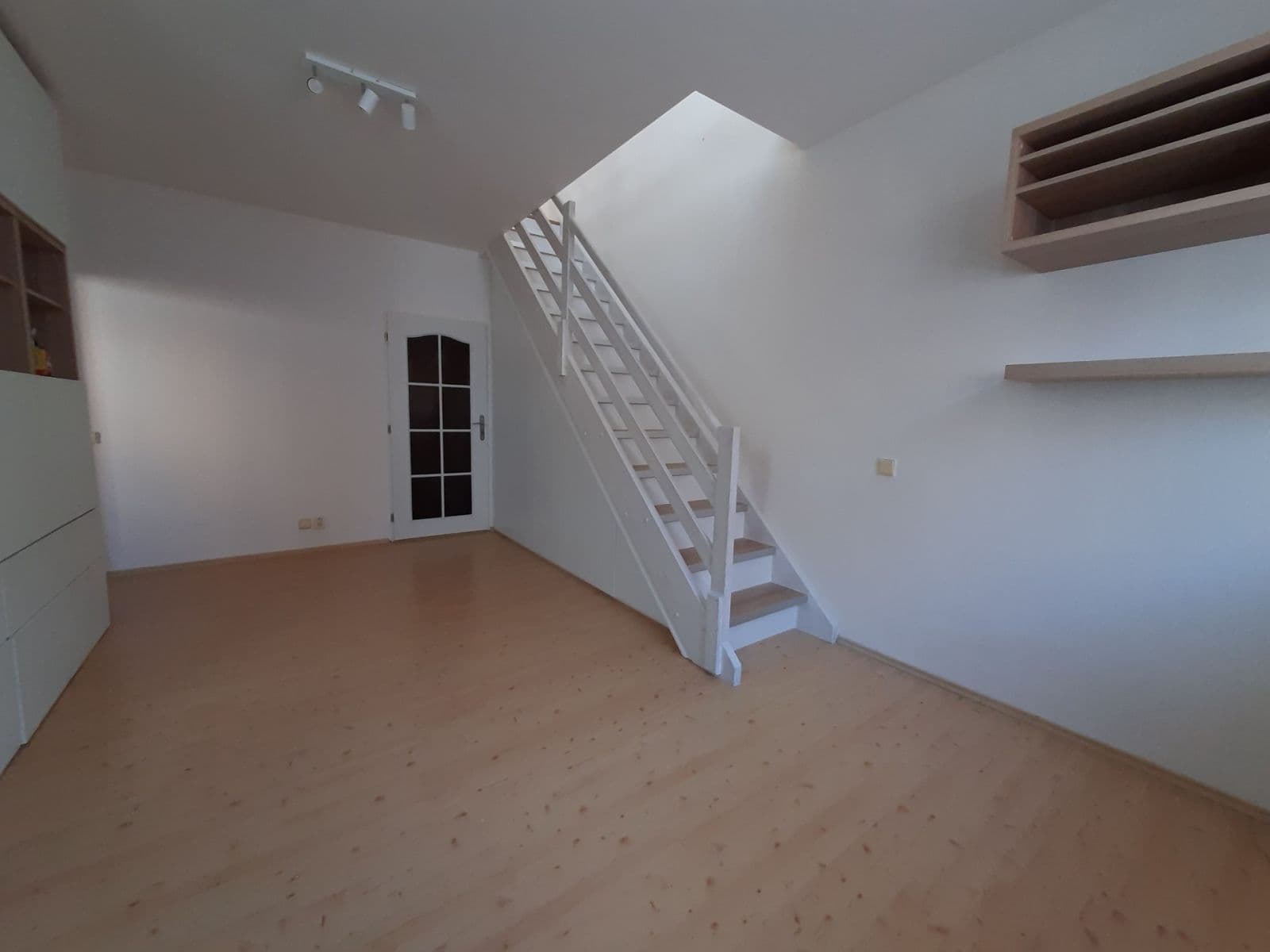 Pronájem bytu 2+1 70 m², Věštínská, Praha, Praha Pronájem bytu 2+1 70 m², Věštínská, Praha, Praha