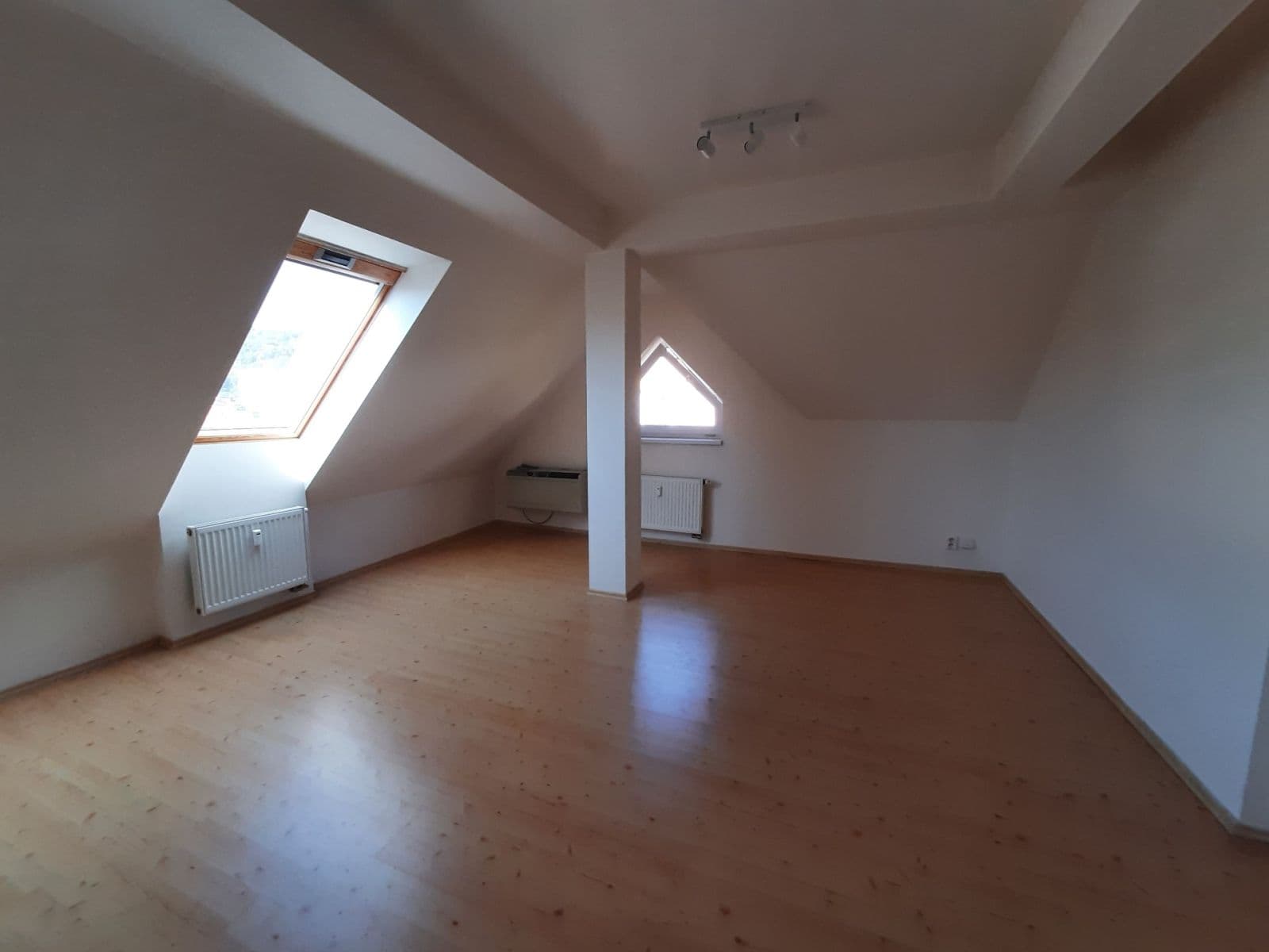 Pronájem bytu 2+1 70 m², Věštínská, Praha, Praha Pronájem bytu 2+1 70 m², Věštínská, Praha, Praha