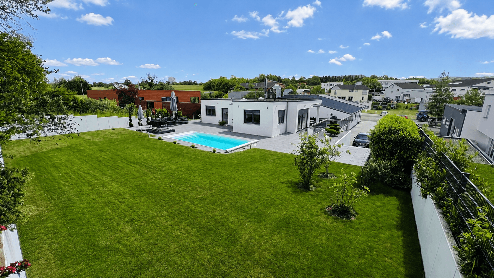 Prodej nebytového prostoru 1.915 m², Gomaringen, Bádensko-Württembersko Prodej nebytového prostoru 1.915 m², Gomaringen, Bádensko-Württembersko