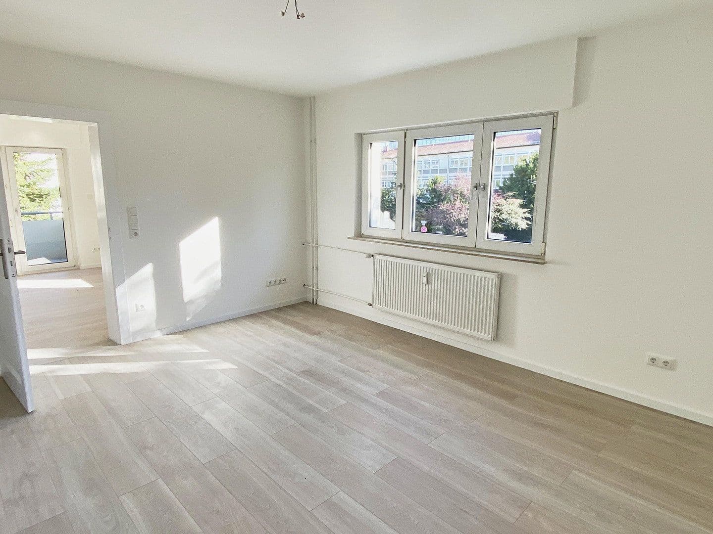 Pronájem bytu 3+1 66 m², Langenbeckstraße 4, Wiesbaden, Hessen Pronájem bytu 3+1 66 m², Langenbeckstraße 4, Wiesbaden, Hessen