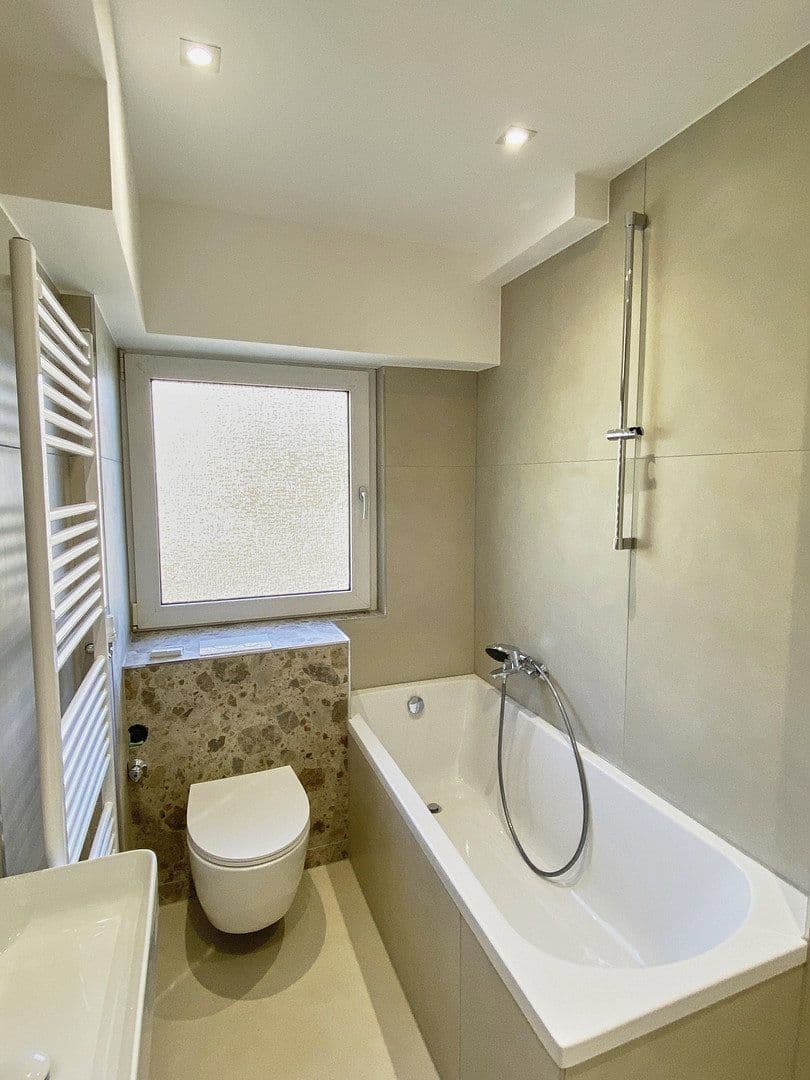 Pronájem bytu 3+1 66 m², Langenbeckstraße 4, Wiesbaden, Hessen Pronájem bytu 3+1 66 m², Langenbeckstraße 4, Wiesbaden, Hessen