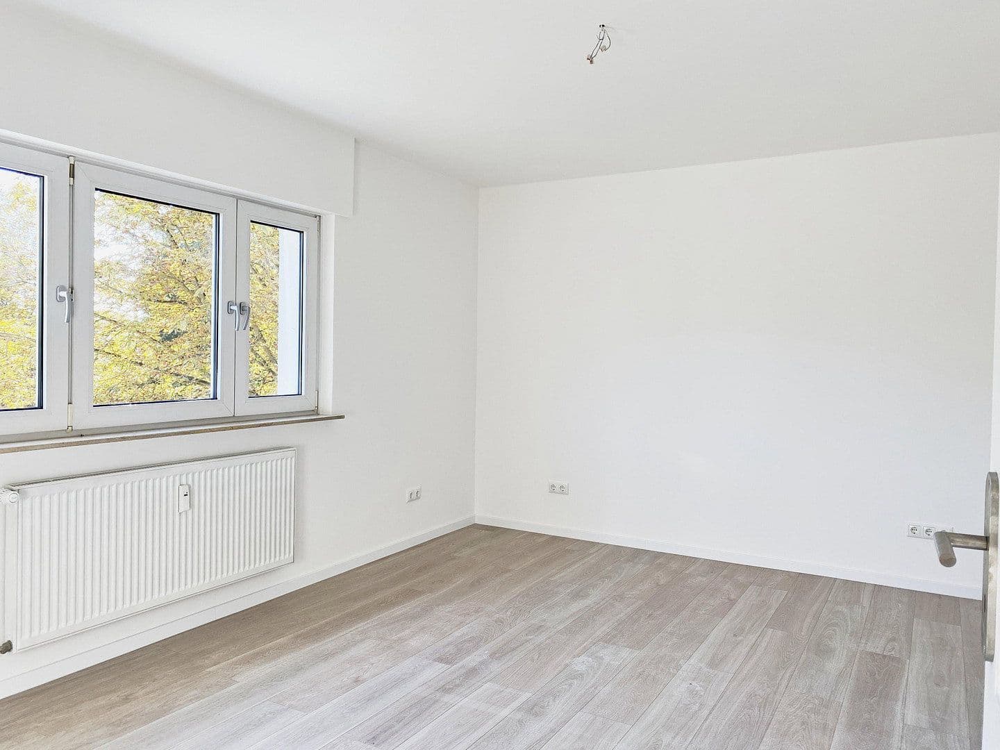 Pronájem bytu 3+1 66 m², Langenbeckstraße 4, Wiesbaden, Hessen Pronájem bytu 3+1 66 m², Langenbeckstraße 4, Wiesbaden, Hessen