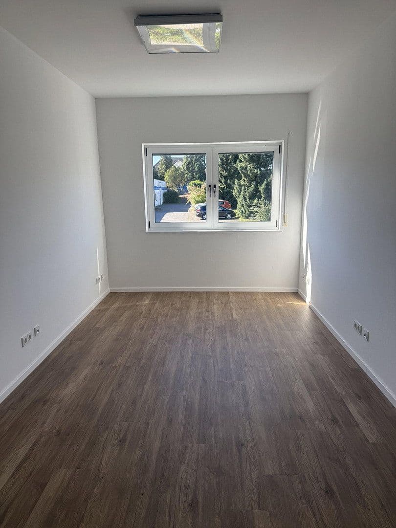 Pronájem kanceláře 99 m², Nidderau, Hessen Pronájem kanceláře 99 m², Nidderau, Hessen
