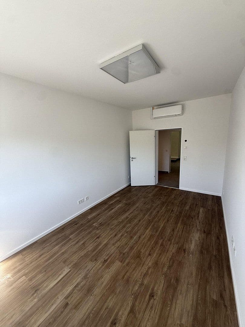 Pronájem kanceláře 99 m², Nidderau, Hessen Pronájem kanceláře 99 m², Nidderau, Hessen