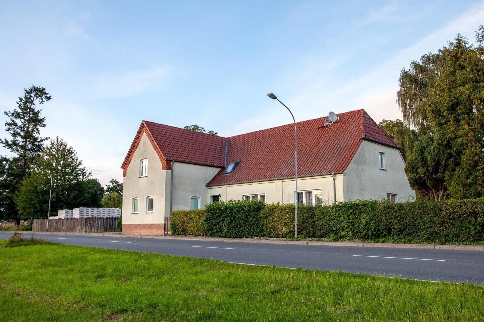 Prodej domu 258 m², pozemek 2.150 m², Retzower Strasse 21, Mirow, Mecklenburg-Vorpommern Prodej domu 258 m², pozemek 2.150 m², Retzower Strasse 21, Mirow, Mecklenburg-Vorpommern