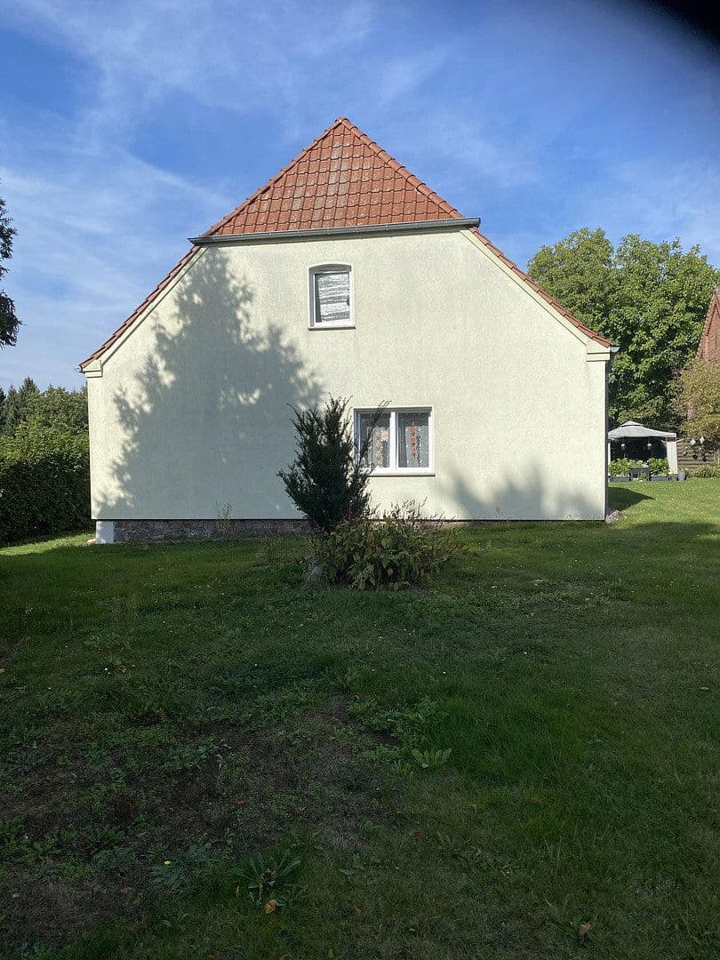Prodej domu 258 m², pozemek 2.150 m², Retzower Strasse 21, Mirow, Mecklenburg-Vorpommern Prodej domu 258 m², pozemek 2.150 m², Retzower Strasse 21, Mirow, Mecklenburg-Vorpommern