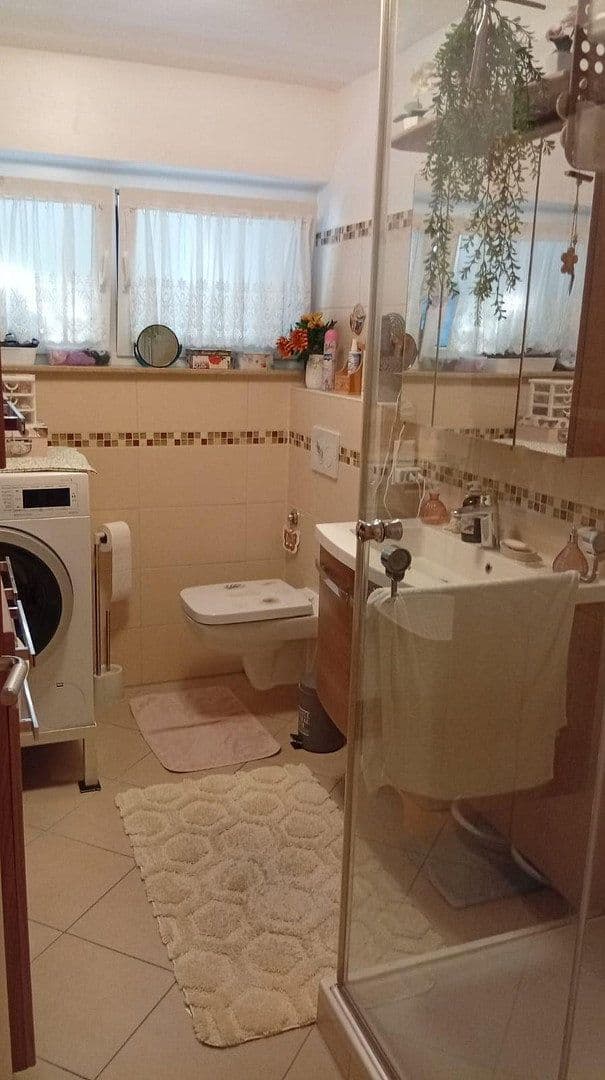 Prodej bytu 4+1 87 m², Metzingen, Bádensko-Württembersko Prodej bytu 4+1 87 m², Metzingen, Bádensko-Württembersko