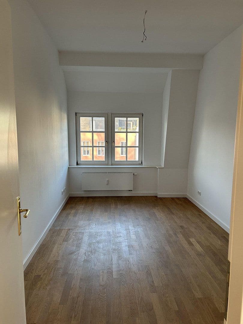 Prodej bytu 3+1 72 m², Finckensteinallee 97, Berlin, Berlín Prodej bytu 3+1 72 m², Finckensteinallee 97, Berlin, Berlín
