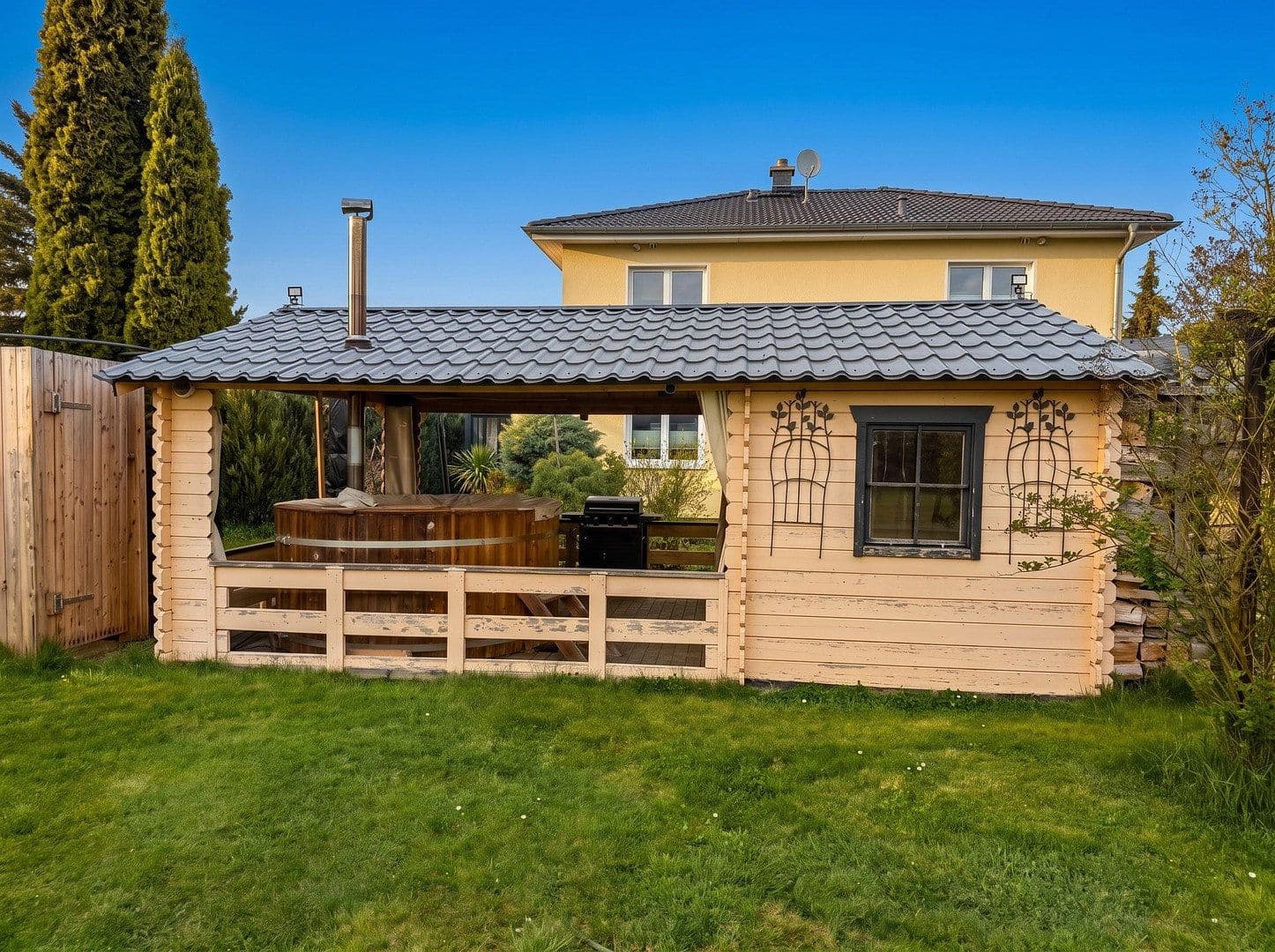 Prodej domu 146 m², pozemek 3.283 m², Zwenkau, Sasko Prodej domu 146 m², pozemek 3.283 m², Zwenkau, Sasko