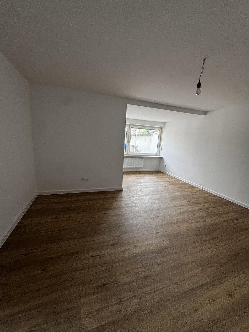 Pronájem domu 100 m², pozemek 300 m², Nibelungenstraße 37, Viernheim, Hessen Pronájem domu 100 m², pozemek 300 m², Nibelungenstraße 37, Viernheim, Hessen