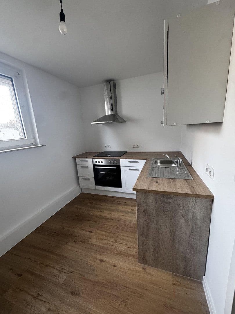 Pronájem domu 100 m², pozemek 300 m², Nibelungenstraße 37, Viernheim, Hessen Pronájem domu 100 m², pozemek 300 m², Nibelungenstraße 37, Viernheim, Hessen