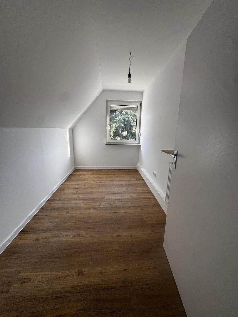 Pronájem domu 100 m², pozemek 300 m², Nibelungenstraße 37, Viernheim, Hessen Pronájem domu 100 m², pozemek 300 m², Nibelungenstraße 37, Viernheim, Hessen