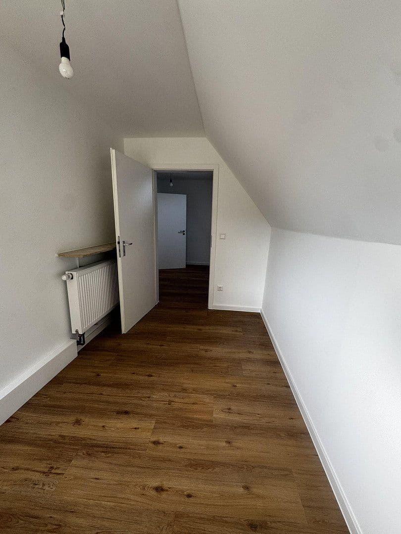 Pronájem domu 100 m², pozemek 300 m², Nibelungenstraße 37, Viernheim, Hessen Pronájem domu 100 m², pozemek 300 m², Nibelungenstraße 37, Viernheim, Hessen