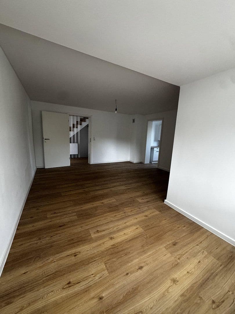 Pronájem domu 100 m², pozemek 300 m², Nibelungenstraße 37, Viernheim, Hessen Pronájem domu 100 m², pozemek 300 m², Nibelungenstraße 37, Viernheim, Hessen