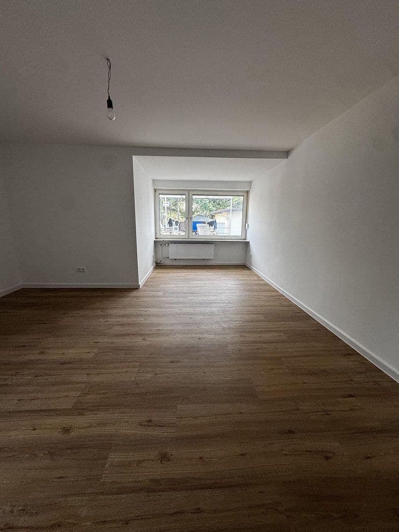 Pronájem domu 100 m², pozemek 300 m², Nibelungenstraße 37, Viernheim, Hessen Pronájem domu 100 m², pozemek 300 m², Nibelungenstraße 37, Viernheim, Hessen