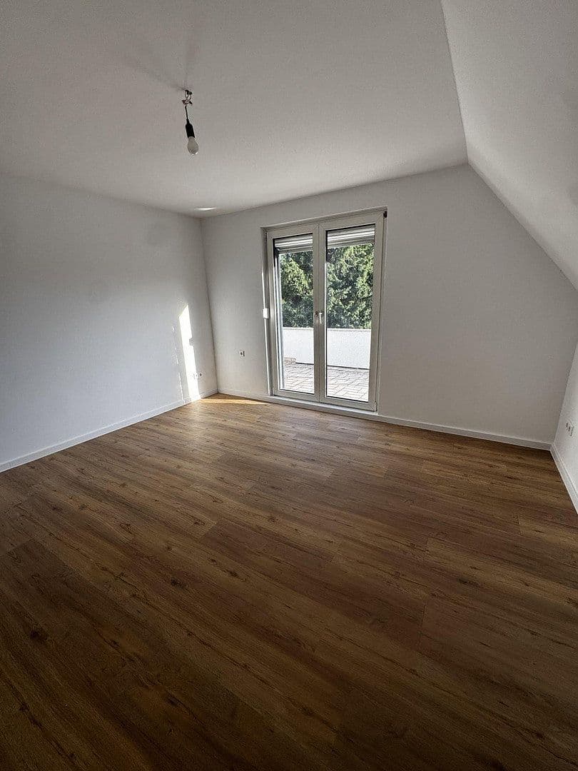 Pronájem domu 100 m², pozemek 300 m², Nibelungenstraße 37, Viernheim, Hessen Pronájem domu 100 m², pozemek 300 m², Nibelungenstraße 37, Viernheim, Hessen