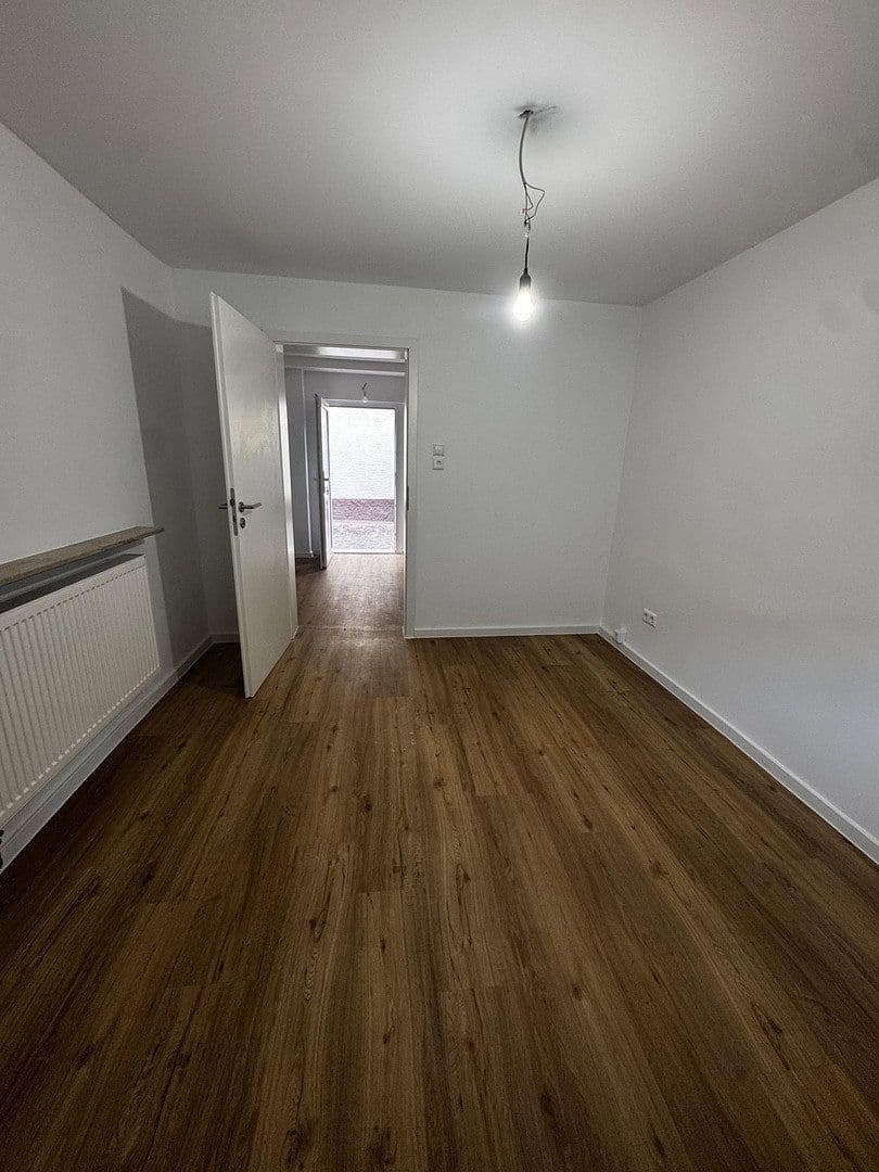 Pronájem domu 100 m², pozemek 300 m², Nibelungenstraße 37, Viernheim, Hessen Pronájem domu 100 m², pozemek 300 m², Nibelungenstraße 37, Viernheim, Hessen
