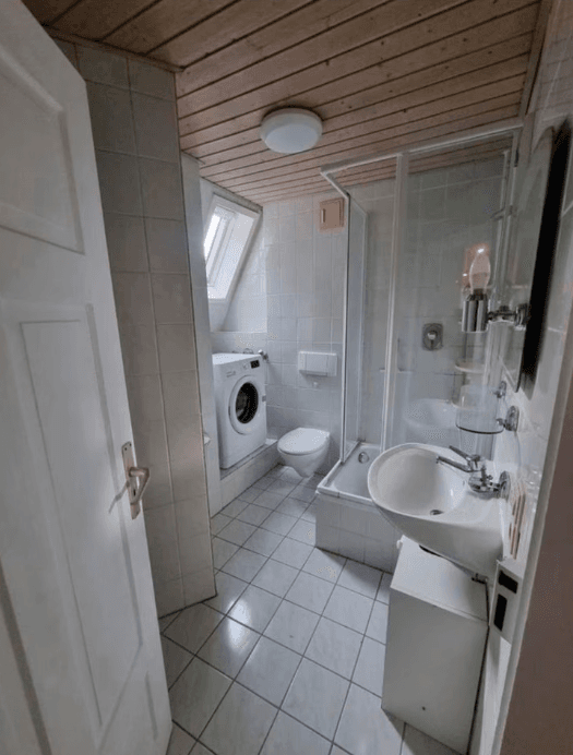 Pronájem bytu 4+1 105 m², Lindenschulstraße 12, Stuttgart, Bádensko-Württembersko Pronájem bytu 4+1 105 m², Lindenschulstraße 12, Stuttgart, Bádensko-Württembersko