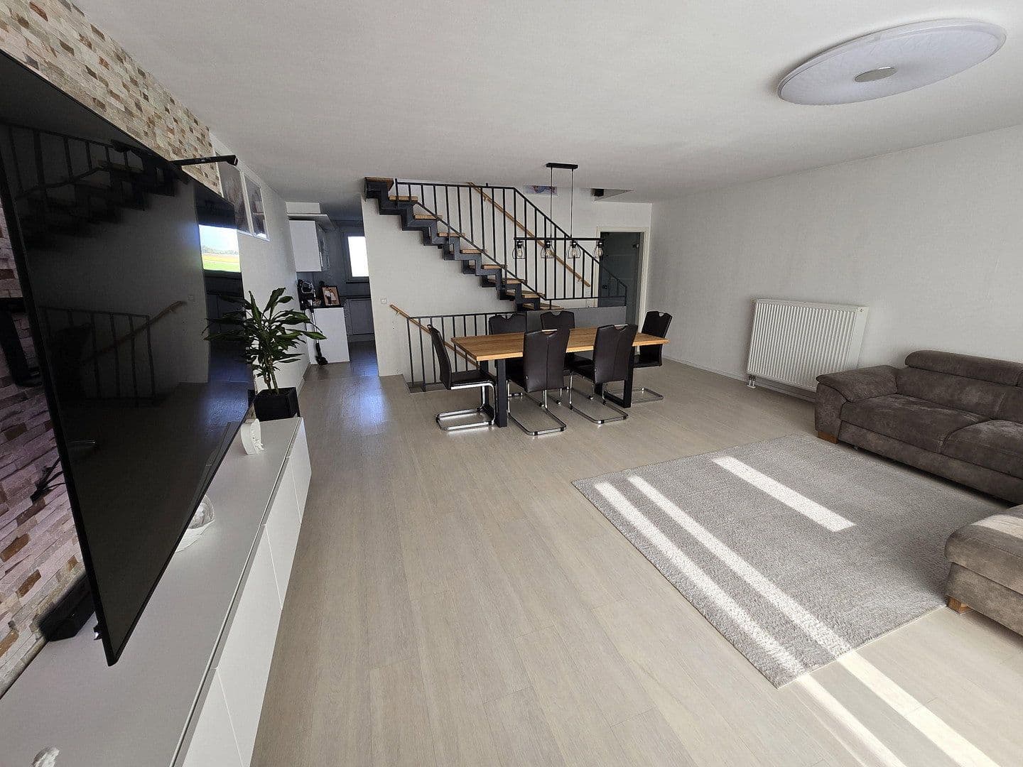 Prodej domu 140 m², pozemek 150 m², Hemmingen, Bádensko-Württembersko Prodej domu 140 m², pozemek 150 m², Hemmingen, Bádensko-Württembersko