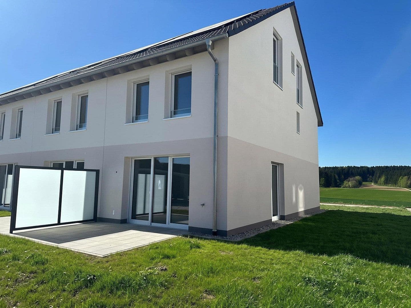 Pronájem domu 137 m², pozemek 160 m², Leonberger Str. 32, Villingen-Schwenningen, Bádensko-Württembersko Pronájem domu 137 m², pozemek 160 m², Leonberger Str. 32, Villingen-Schwenningen, Bádensko-Württembersko