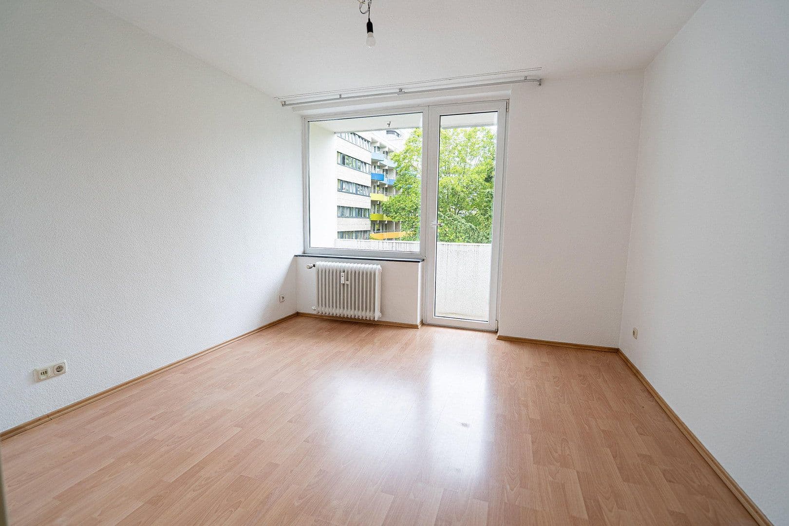 Pronájem bytu 3+1 75 m², Frankfurt, Hessen Pronájem bytu 3+1 75 m², Frankfurt, Hessen