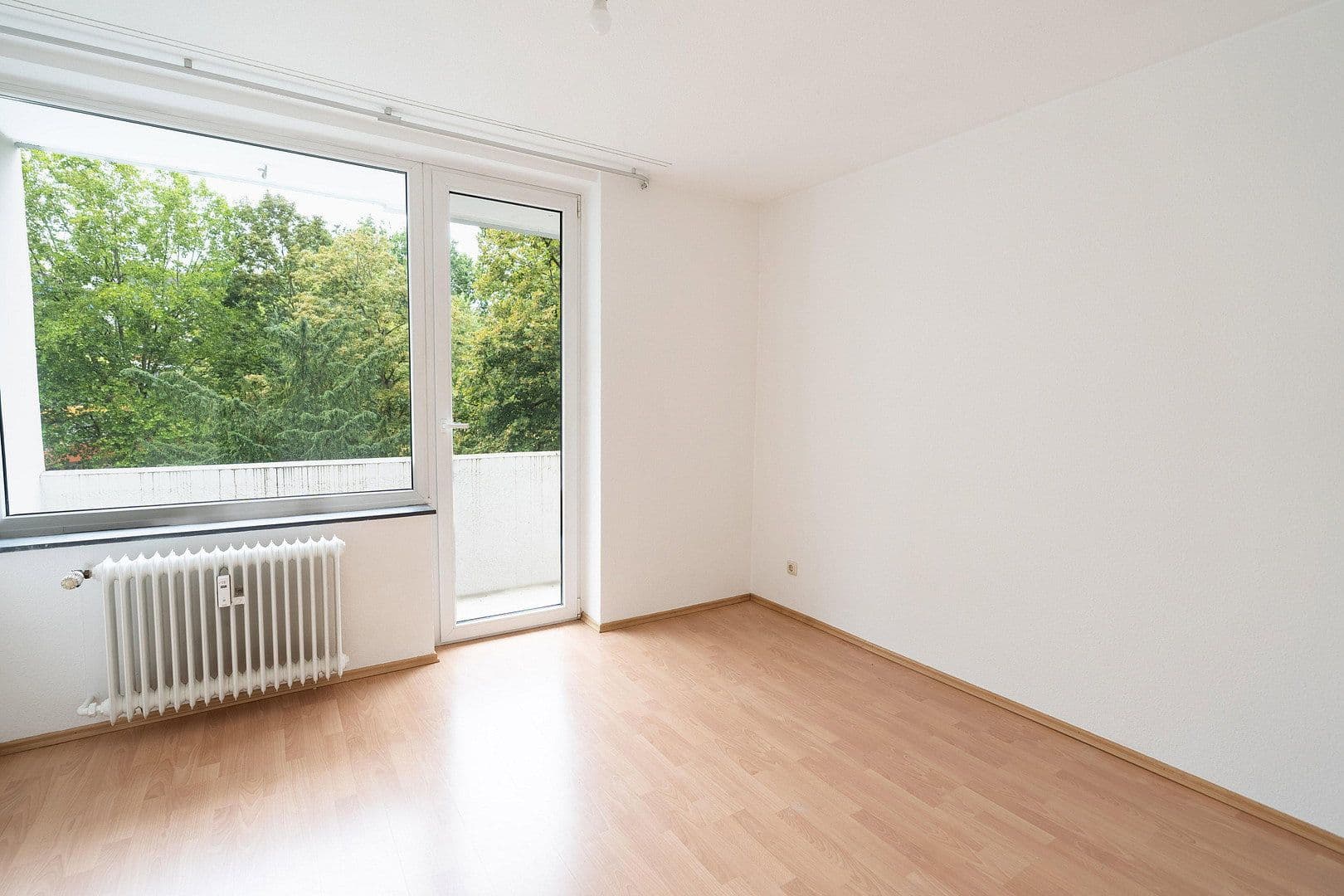 Pronájem bytu 3+1 75 m², Frankfurt, Hessen Pronájem bytu 3+1 75 m², Frankfurt, Hessen