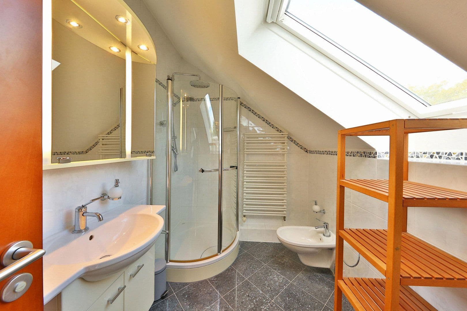 Prodej domu 205 m², pozemek 500 m², Hainbuchen Str. 18, Taufkirchen, Bavorsko Prodej domu 205 m², pozemek 500 m², Hainbuchen Str. 18, Taufkirchen, Bavorsko