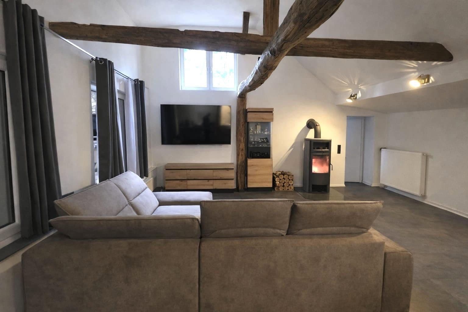 Prodej domu 200 m², pozemek 6.000 m², Münchhausen, Hessen Prodej domu 200 m², pozemek 6.000 m², Münchhausen, Hessen