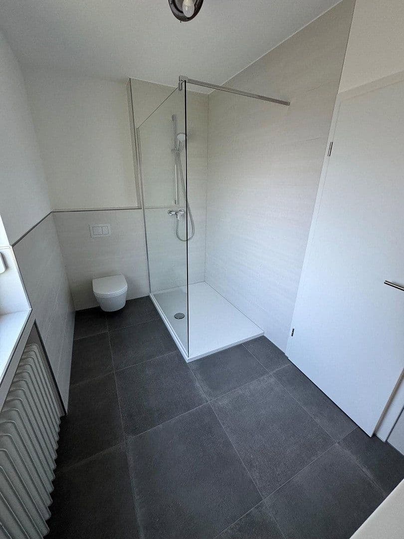 Prodej domu 167 m², pozemek 694 m², Königsberger Strasse 31, Baiersdorf, Bavorsko Prodej domu 167 m², pozemek 694 m², Königsberger Strasse 31, Baiersdorf, Bavorsko