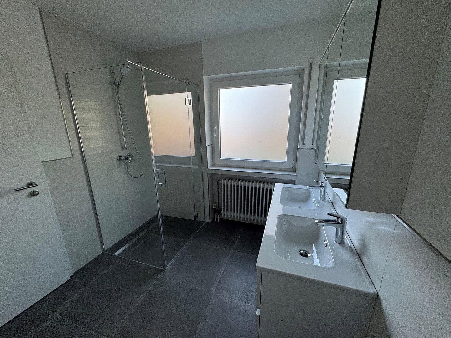 Prodej domu 167 m², pozemek 694 m², Königsberger Strasse 31, Baiersdorf, Bavorsko Prodej domu 167 m², pozemek 694 m², Königsberger Strasse 31, Baiersdorf, Bavorsko