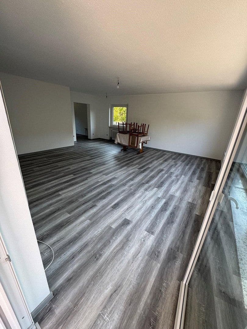 Prodej domu 167 m², pozemek 694 m², Königsberger Strasse 31, Baiersdorf, Bavorsko Prodej domu 167 m², pozemek 694 m², Königsberger Strasse 31, Baiersdorf, Bavorsko