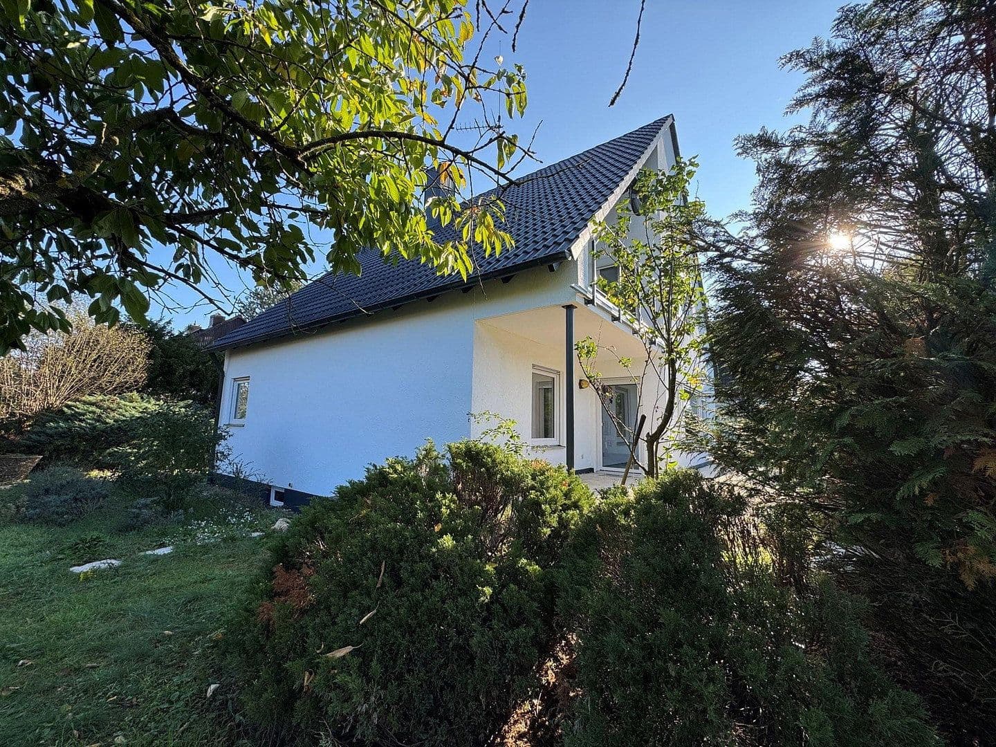 Prodej domu 167 m², pozemek 694 m², Königsberger Strasse 31, Baiersdorf, Bavorsko Prodej domu 167 m², pozemek 694 m², Königsberger Strasse 31, Baiersdorf, Bavorsko