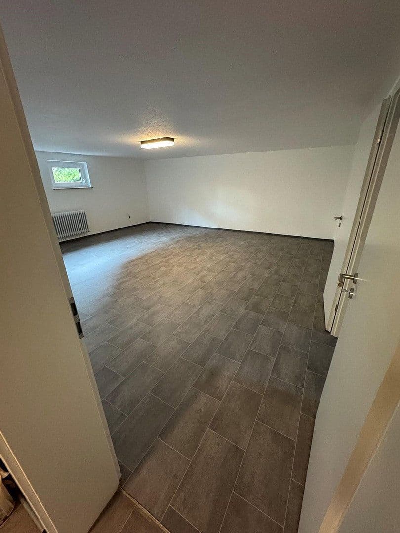 Prodej domu 167 m², pozemek 694 m², Königsberger Strasse 31, Baiersdorf, Bavorsko Prodej domu 167 m², pozemek 694 m², Königsberger Strasse 31, Baiersdorf, Bavorsko
