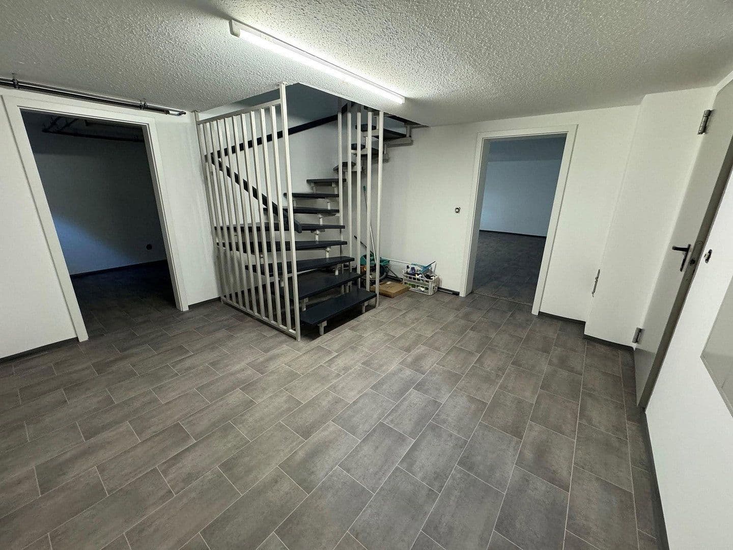 Prodej domu 167 m², pozemek 694 m², Königsberger Strasse 31, Baiersdorf, Bavorsko Prodej domu 167 m², pozemek 694 m², Königsberger Strasse 31, Baiersdorf, Bavorsko