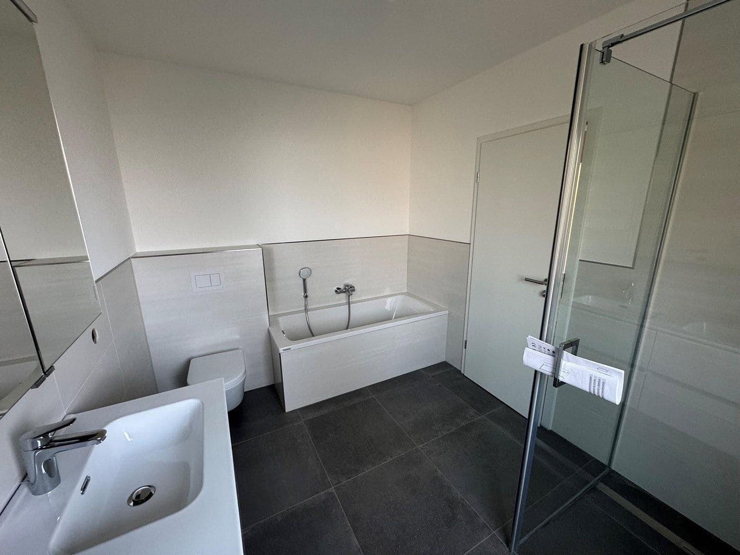 Prodej domu 167 m², pozemek 694 m², Königsberger Strasse 31, Baiersdorf, Bavorsko Prodej domu 167 m², pozemek 694 m², Königsberger Strasse 31, Baiersdorf, Bavorsko
