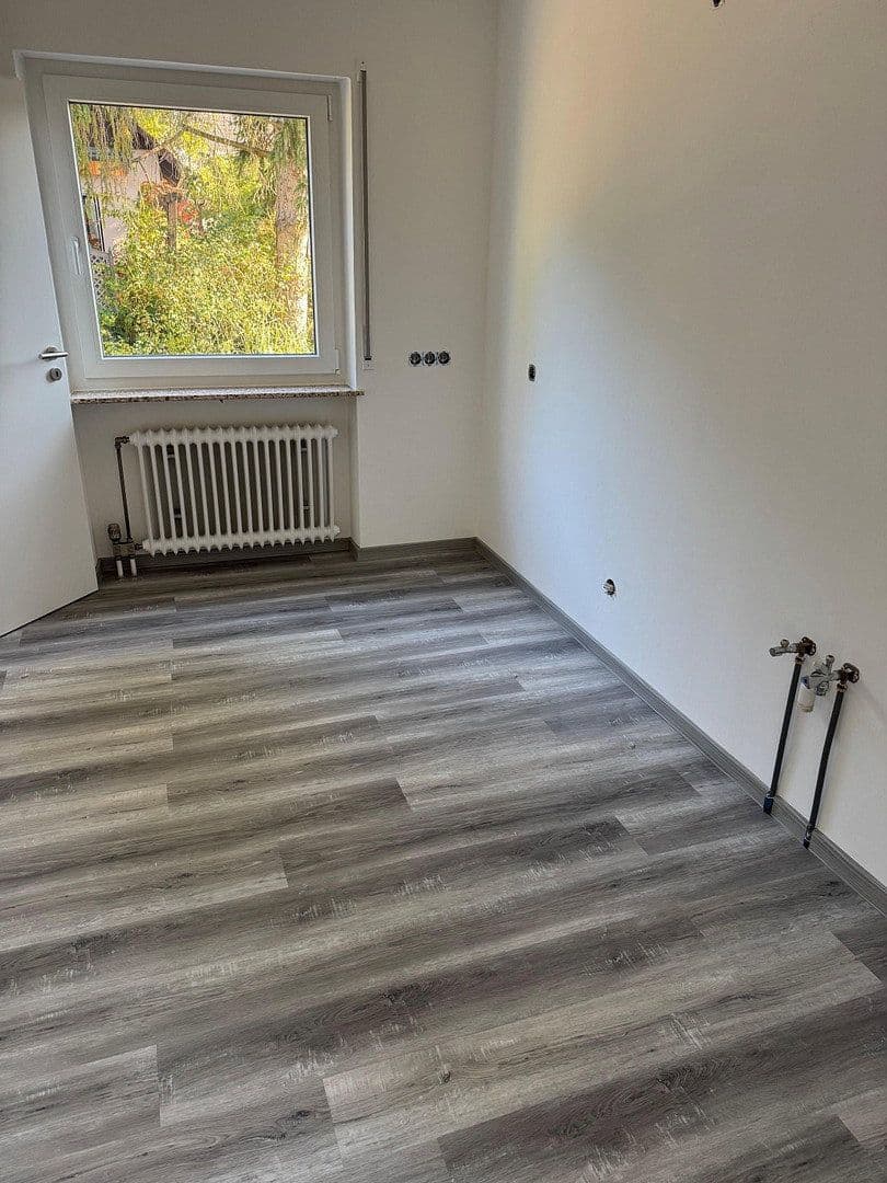 Prodej domu 167 m², pozemek 694 m², Königsberger Strasse 31, Baiersdorf, Bavorsko Prodej domu 167 m², pozemek 694 m², Königsberger Strasse 31, Baiersdorf, Bavorsko