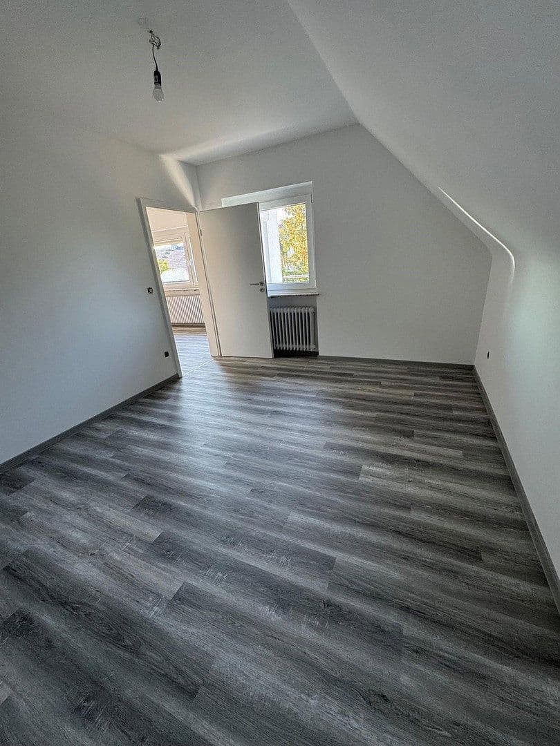 Prodej domu 167 m², pozemek 694 m², Königsberger Strasse 31, Baiersdorf, Bavorsko Prodej domu 167 m², pozemek 694 m², Königsberger Strasse 31, Baiersdorf, Bavorsko